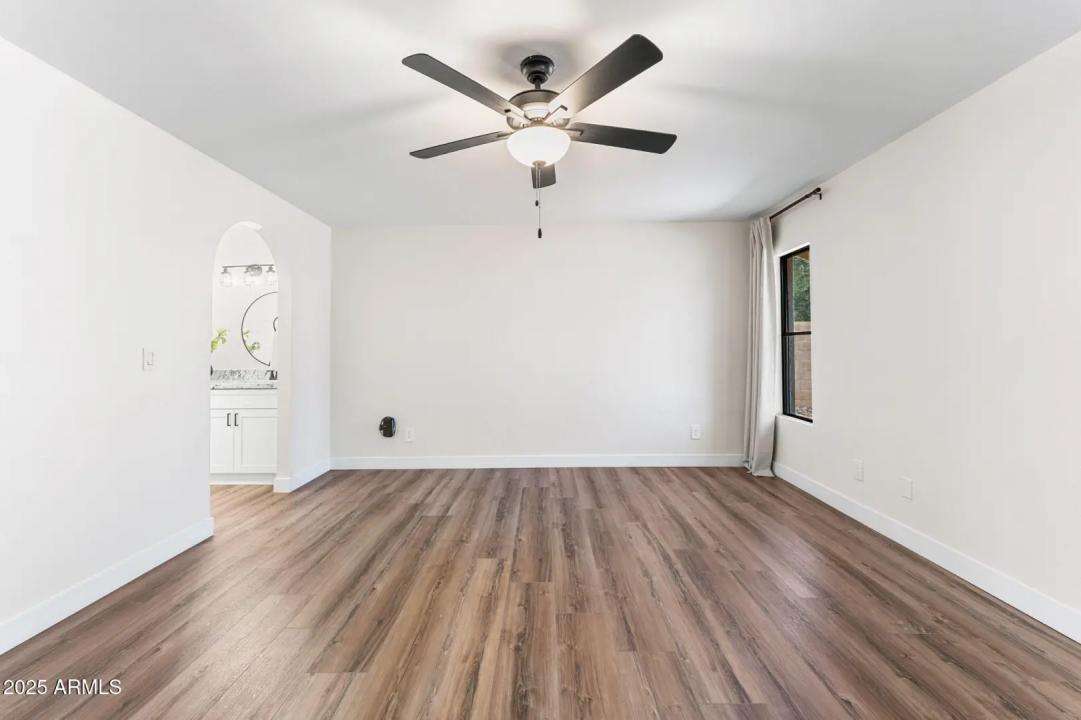 Real Estate Picture 30