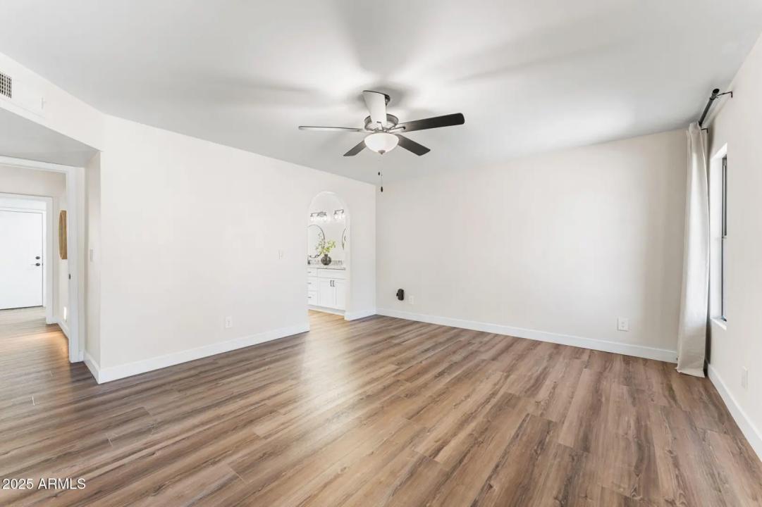 Real Estate Picture 32