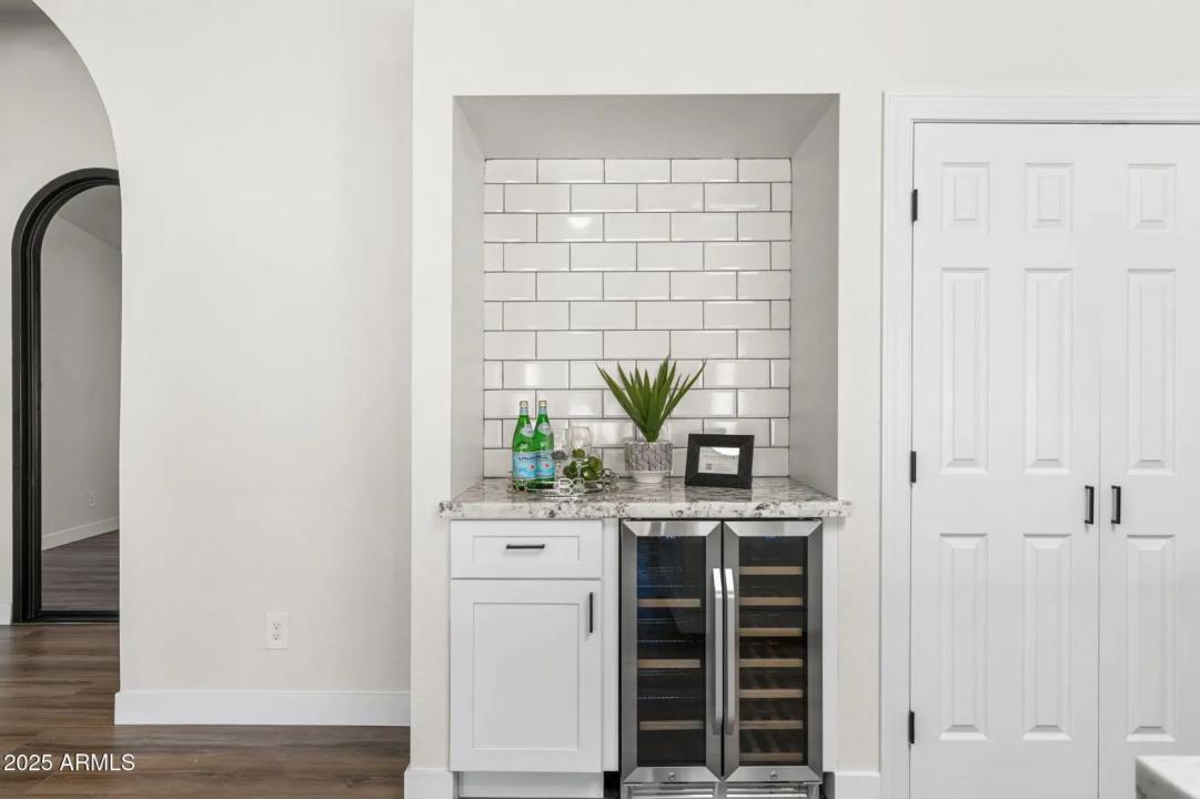 Real Estate Picture 17