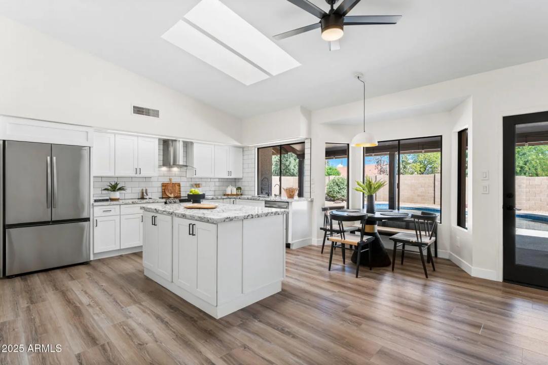 Real Estate Picture 11