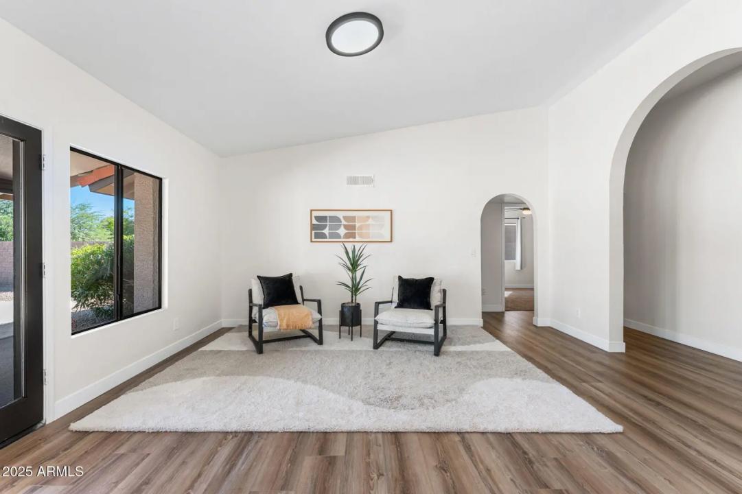 Real Estate Picture 14