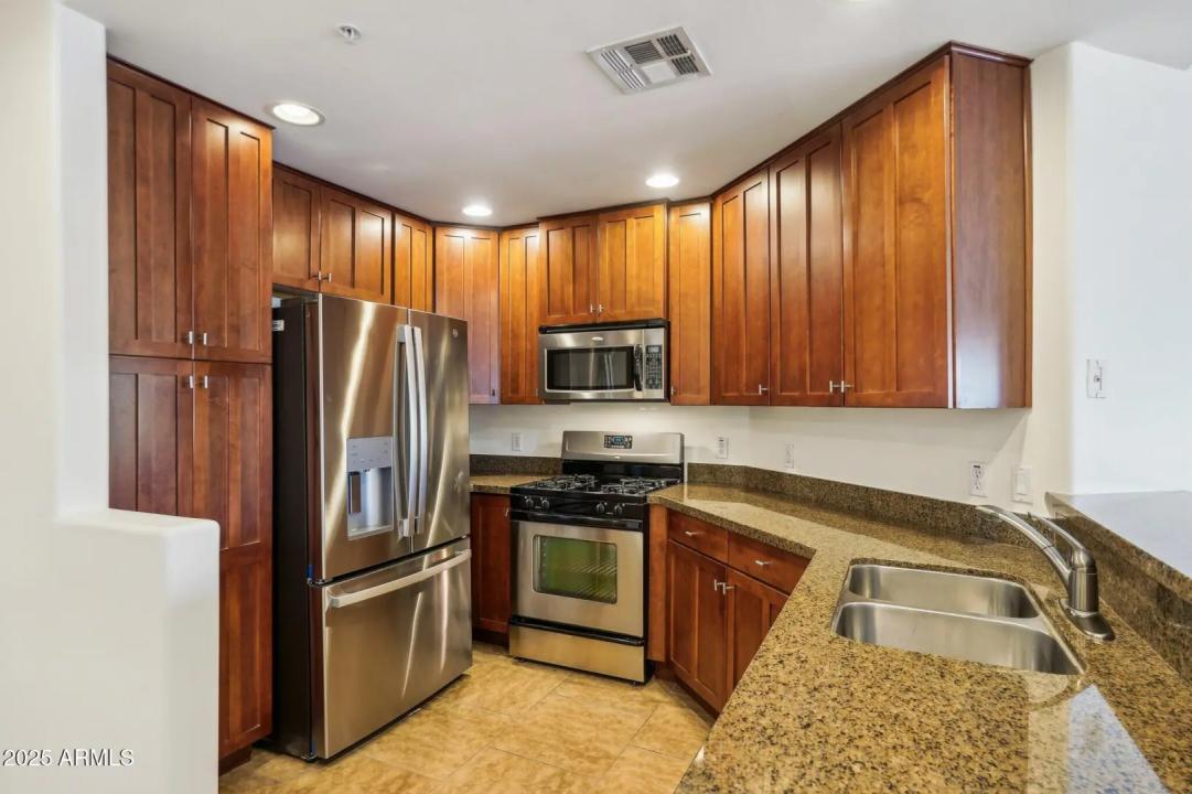 Real Estate Picture 5