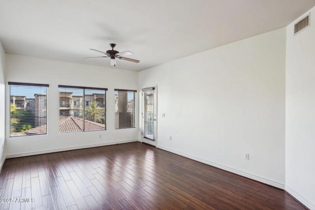 Real Estate Picture 4