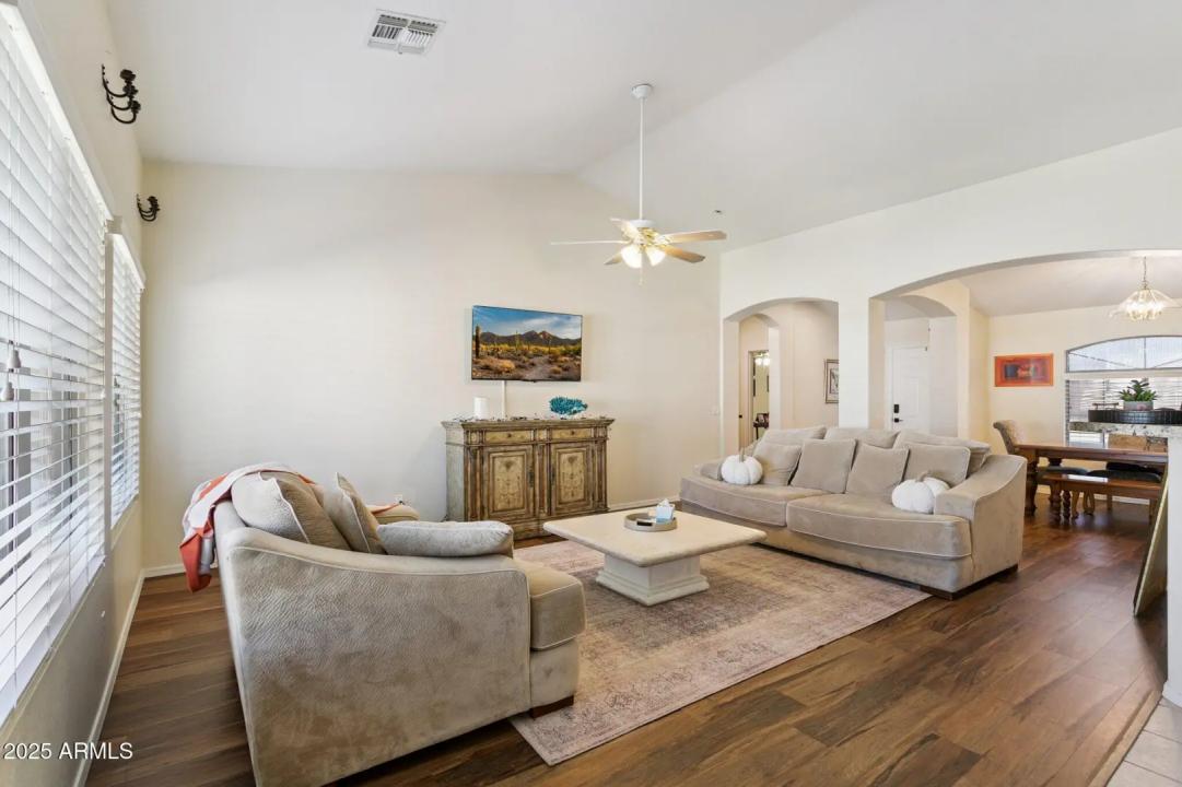 Real Estate Picture 4