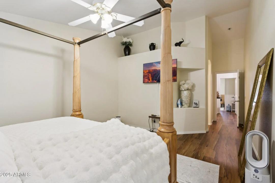 Real Estate Picture 14