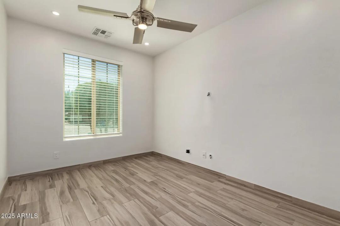 Real Estate Picture 4