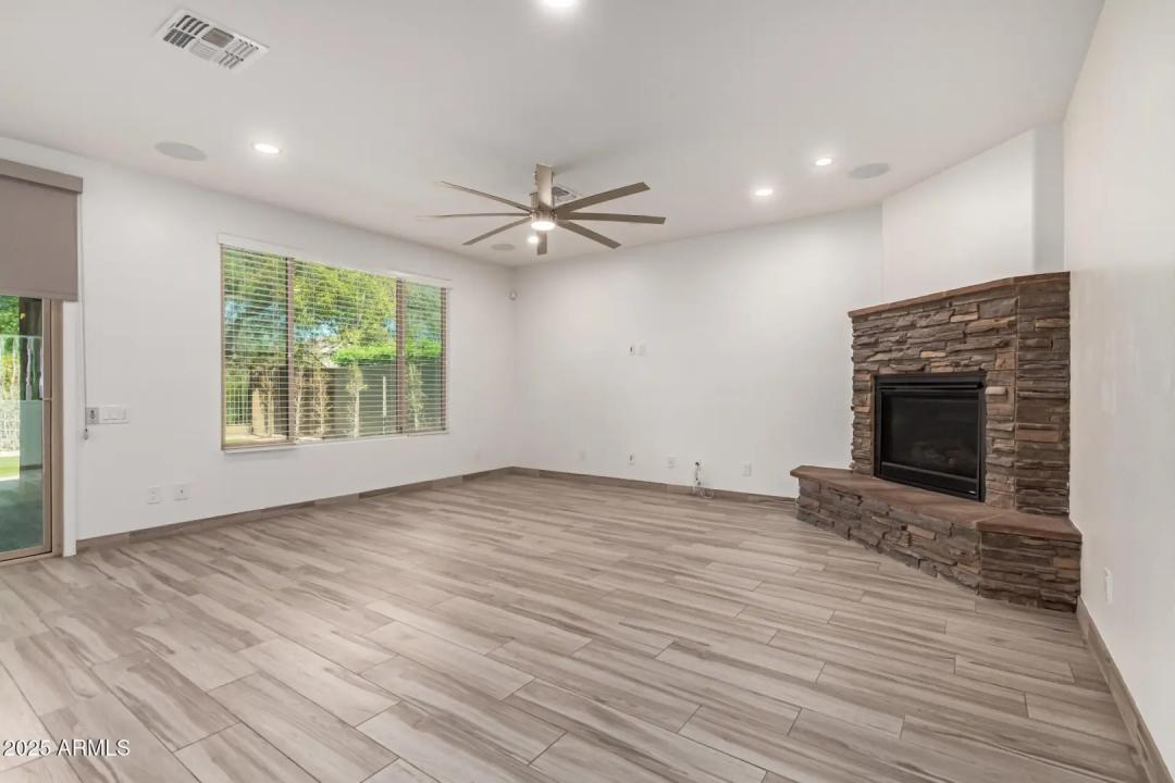 Real Estate Picture 7