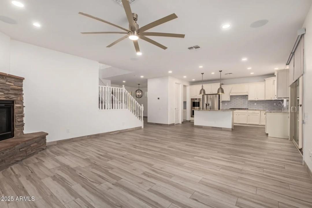 Real Estate Picture 8