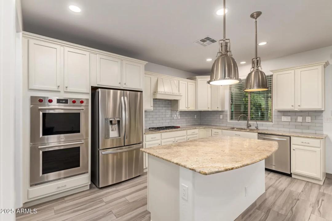 Real Estate Picture 11