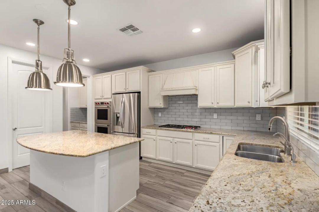 Real Estate Picture 13
