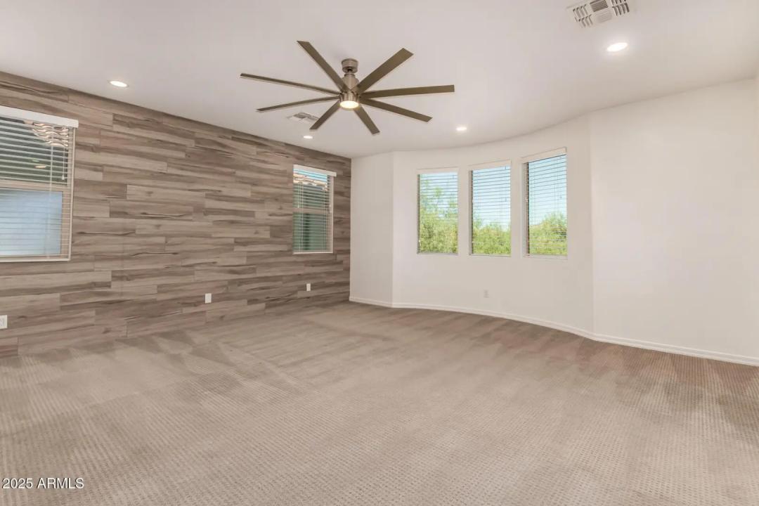 Real Estate Picture 17