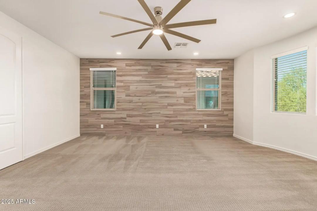 Real Estate Picture 18