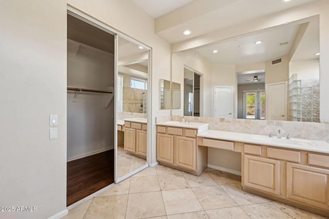 Real Estate Picture 19