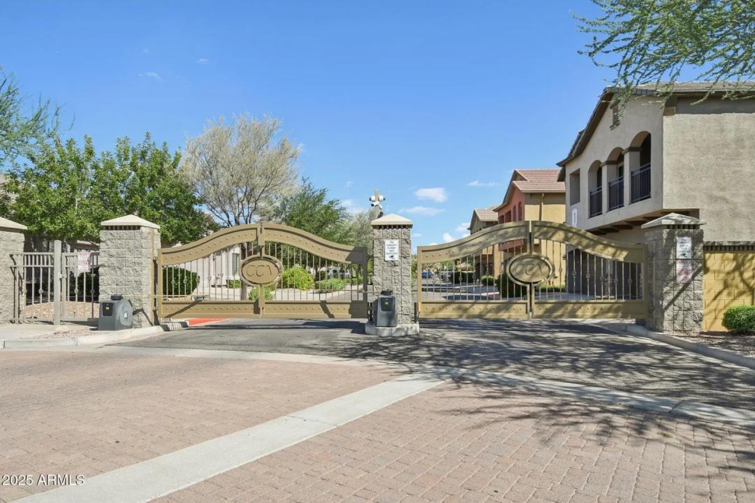 Real Estate Picture 12