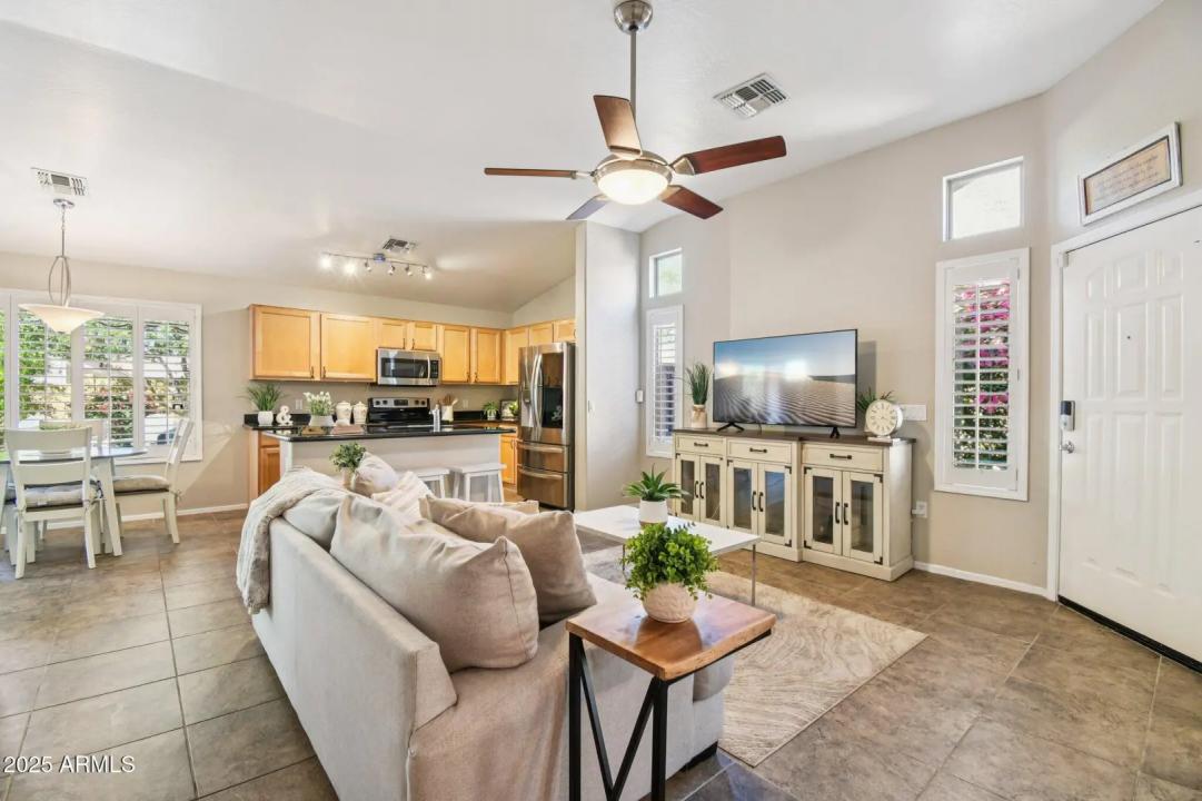 Real Estate Picture 4