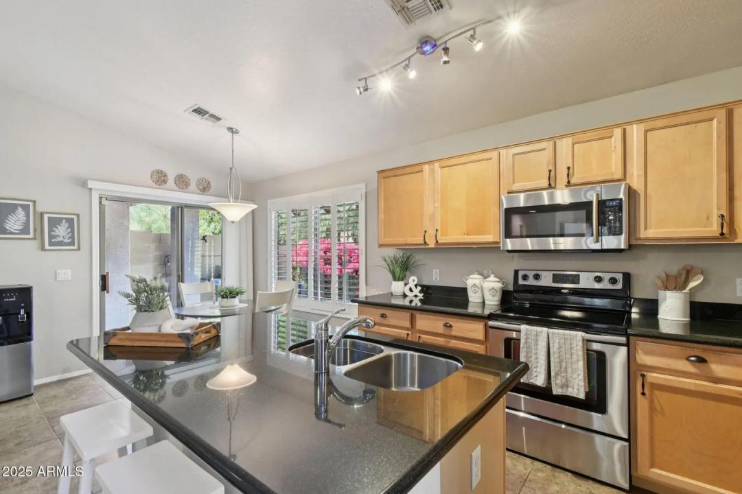 Real Estate Picture 14