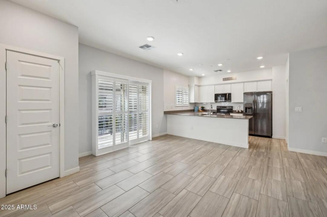 Real Estate Picture 7