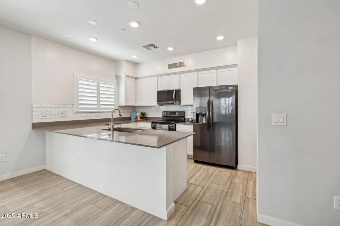 Real Estate Picture 8