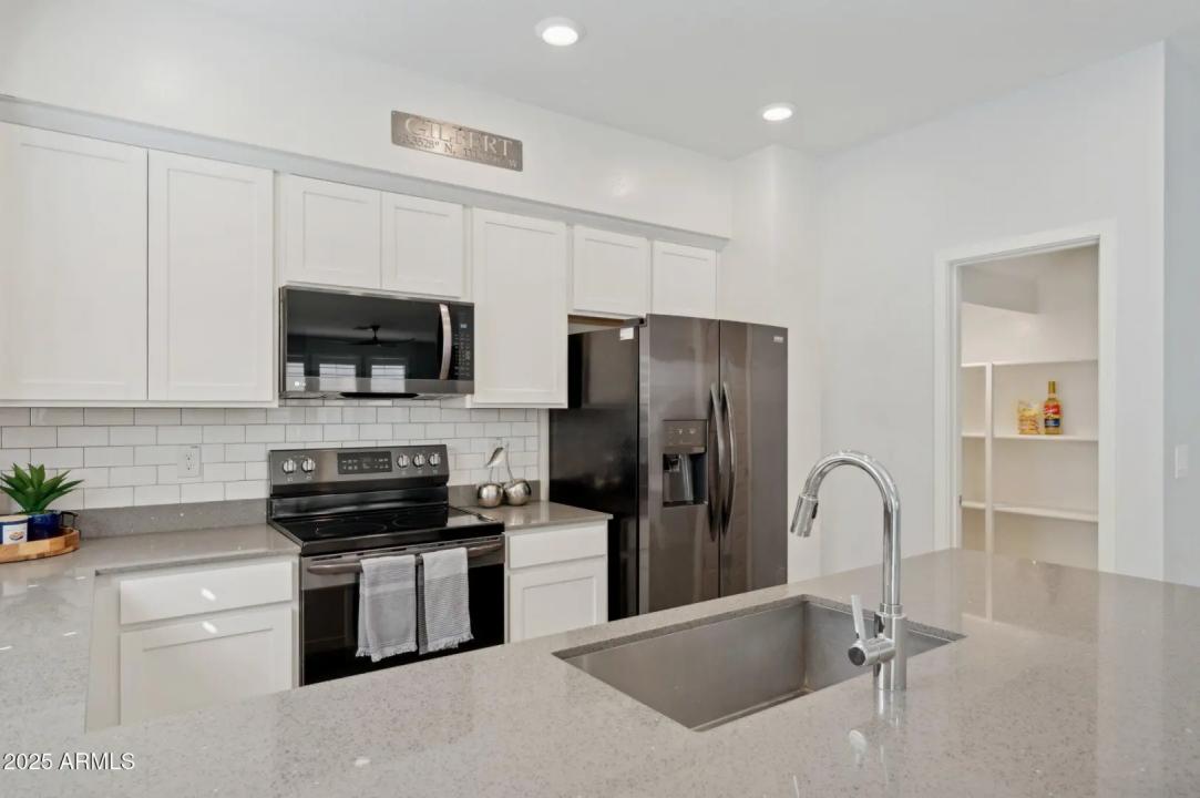 Real Estate Picture 9