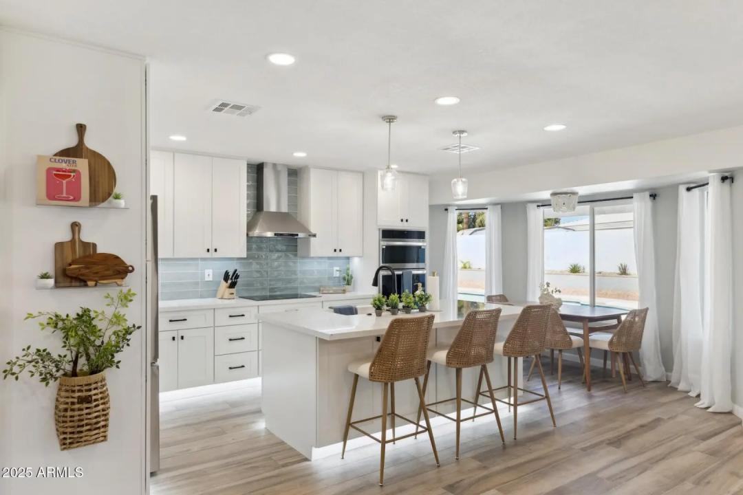 Real Estate Picture 3