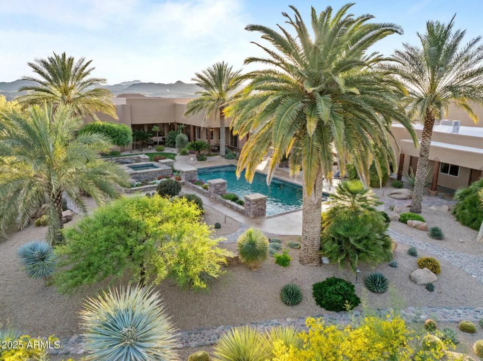 Real Estate Picture 4