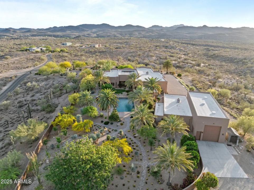 Real Estate Picture 8