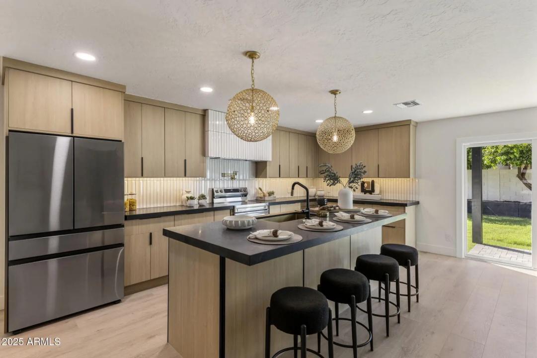 Real Estate Picture 6