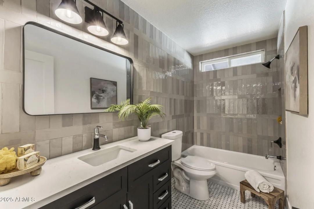Real Estate Picture 20