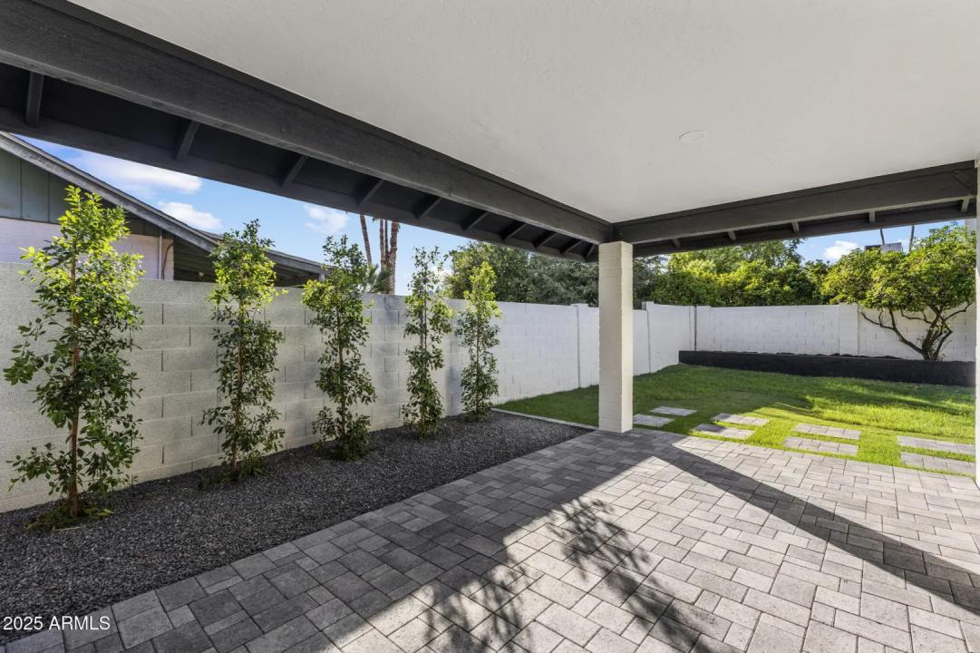 Real Estate Picture 24
