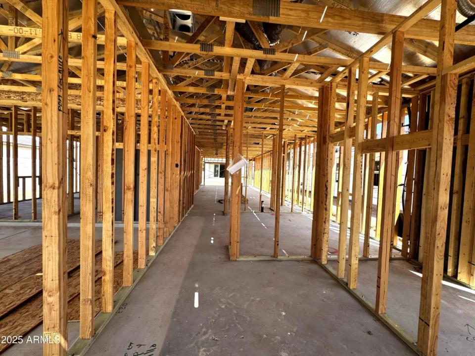 Real Estate Picture 4