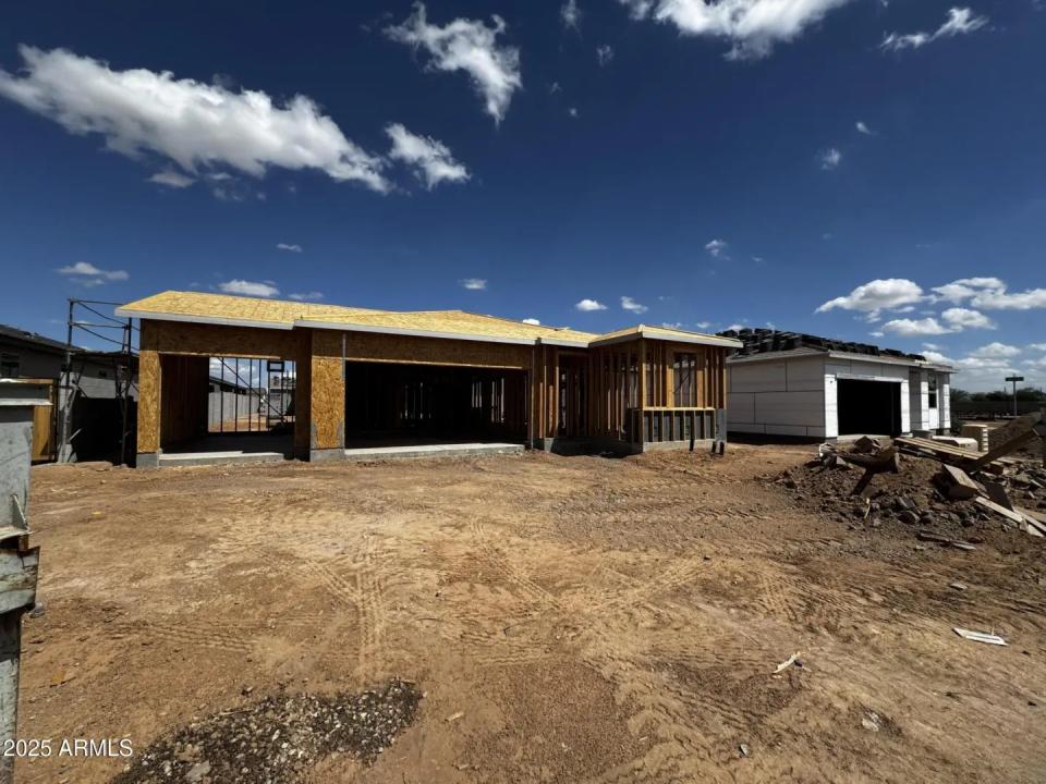 Real Estate Picture 3