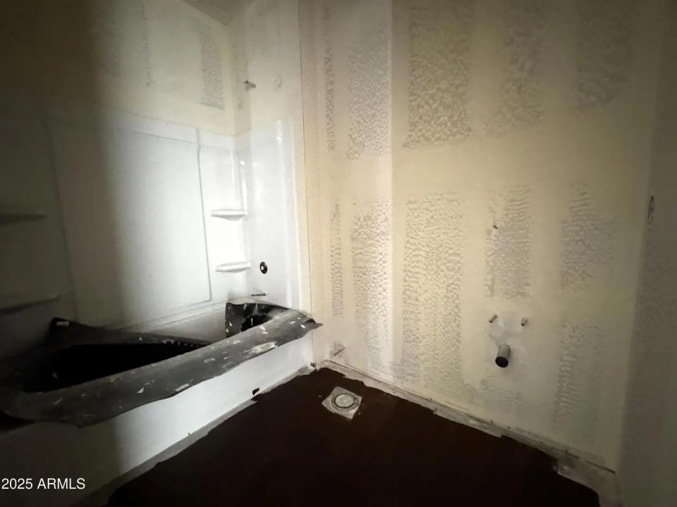 Real Estate Picture 8