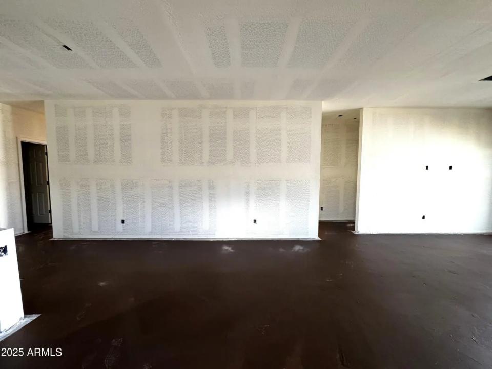 Real Estate Picture 12