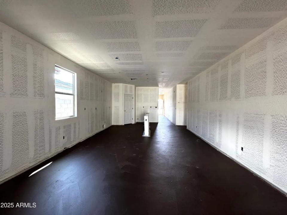 Real Estate Picture 14