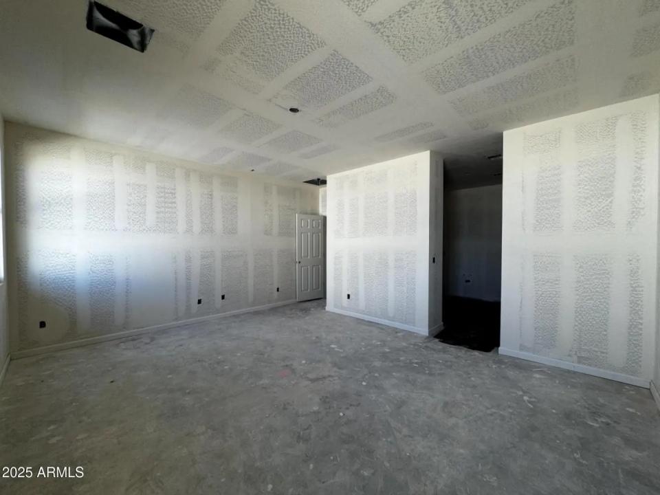 Real Estate Picture 16