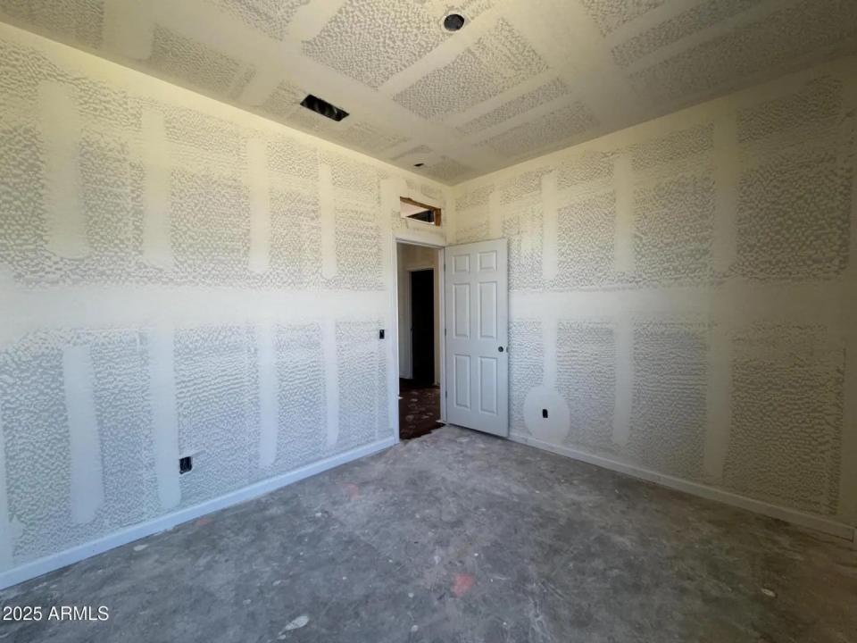 Real Estate Picture 22