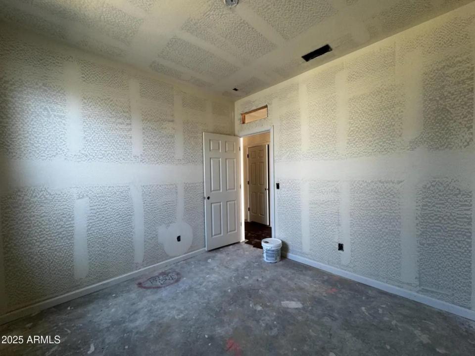 Real Estate Picture 24
