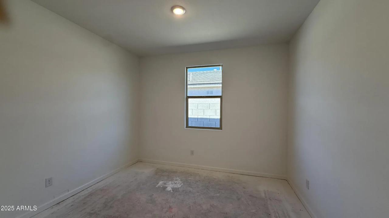 Real Estate Picture 12