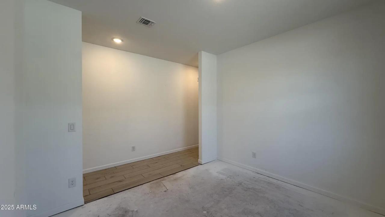 Real Estate Picture 13