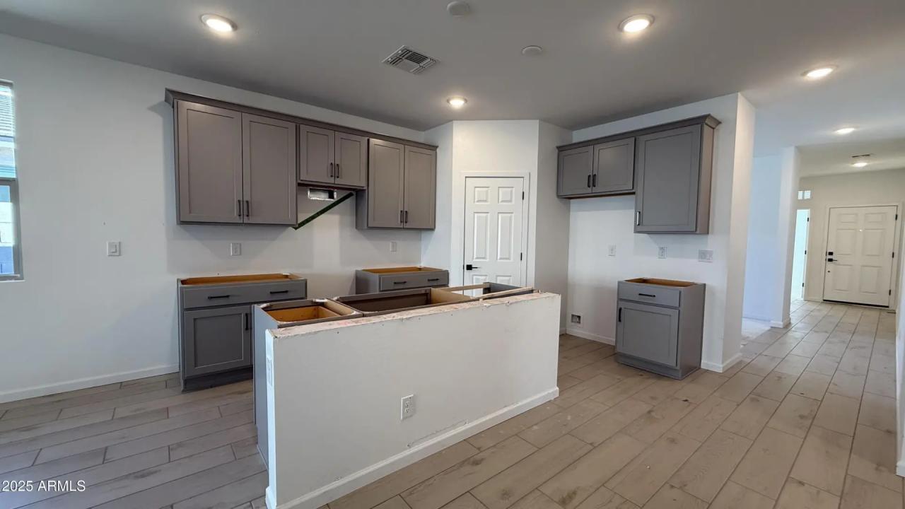 Real Estate Picture 14