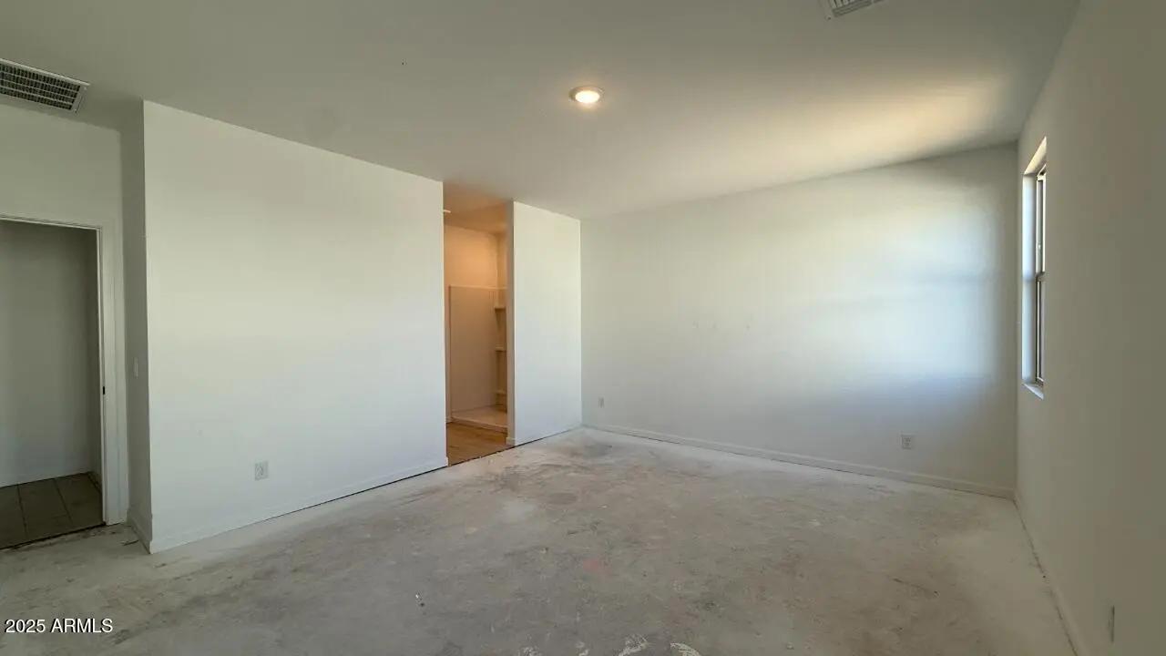 Real Estate Picture 18