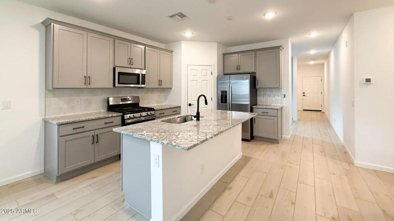 Real Estate Picture 8