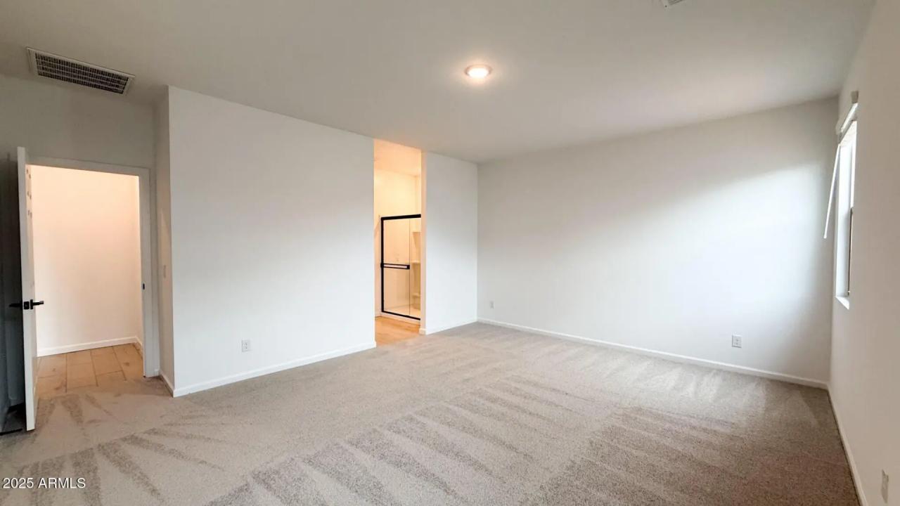 Real Estate Picture 11