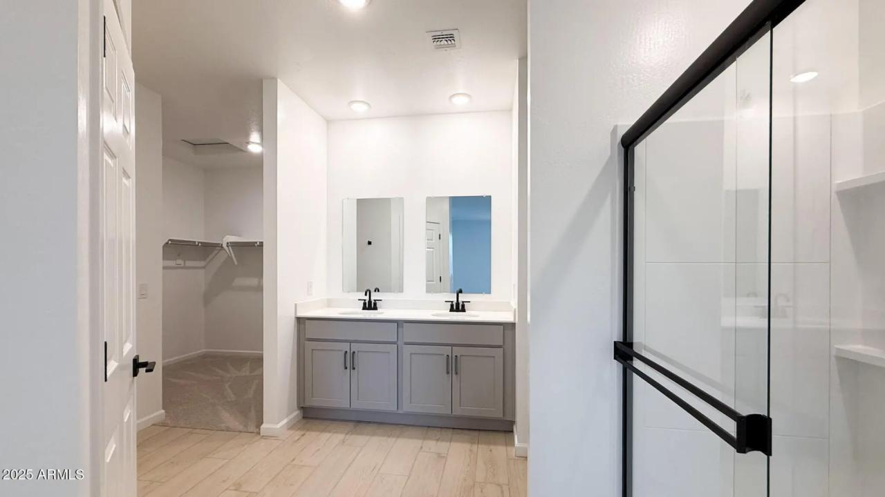 Real Estate Picture 12