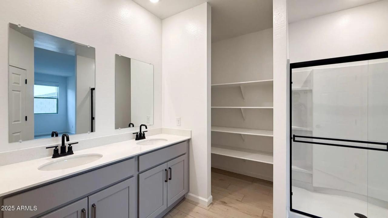 Real Estate Picture 13