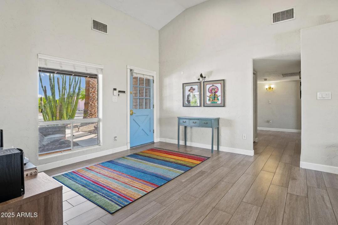 Real Estate Picture 5