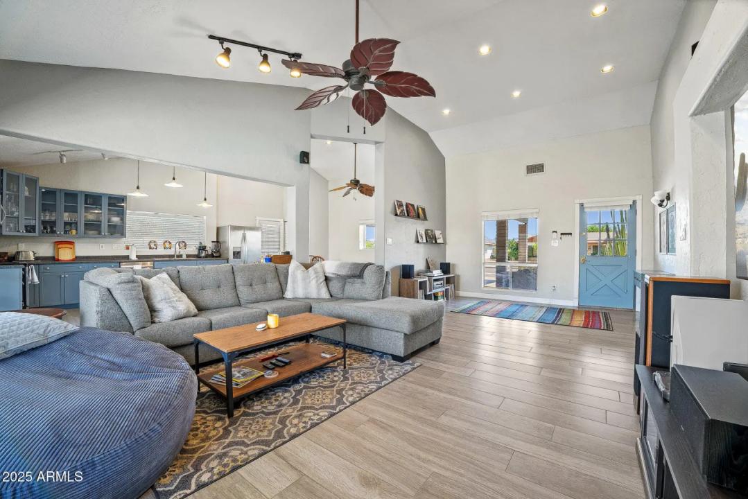 Real Estate Picture 8