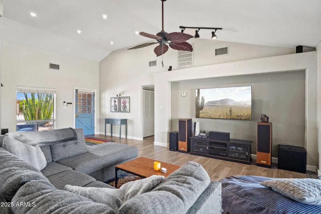 Real Estate Picture 9