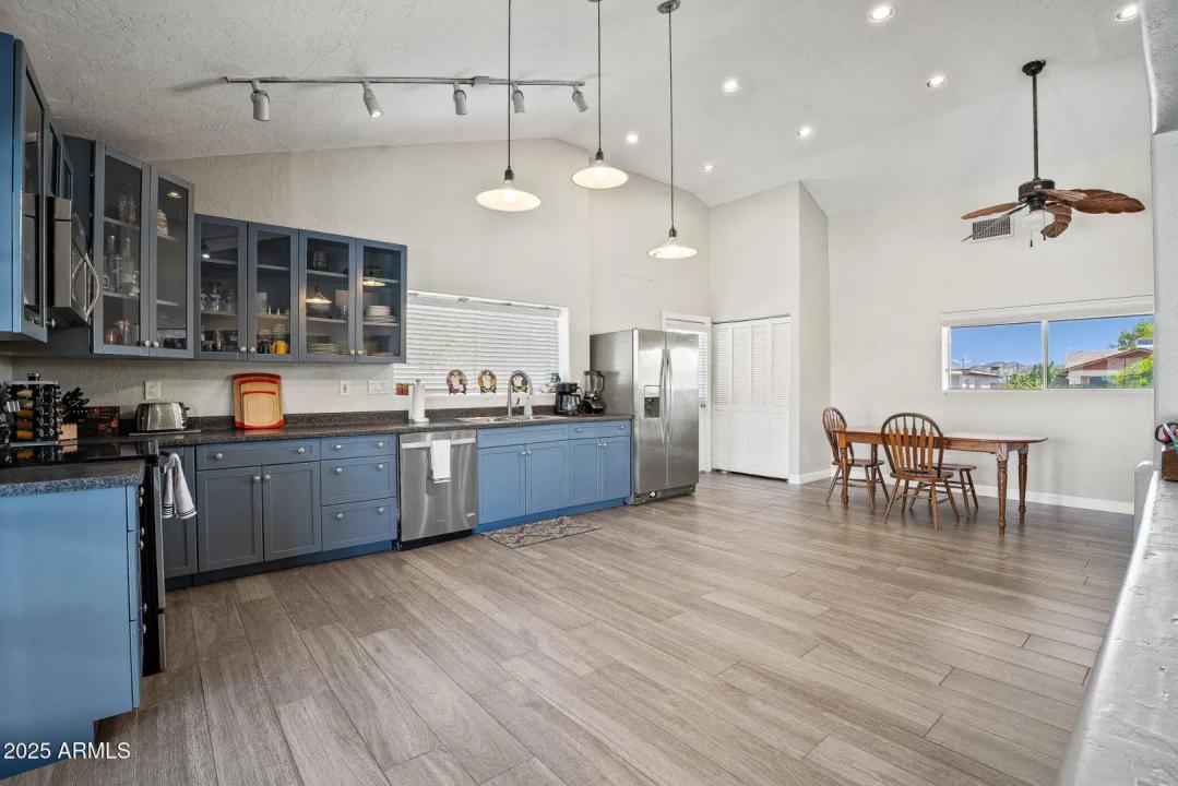 Real Estate Picture 11