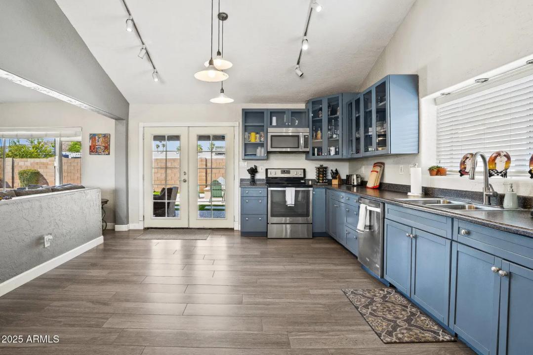 Real Estate Picture 12